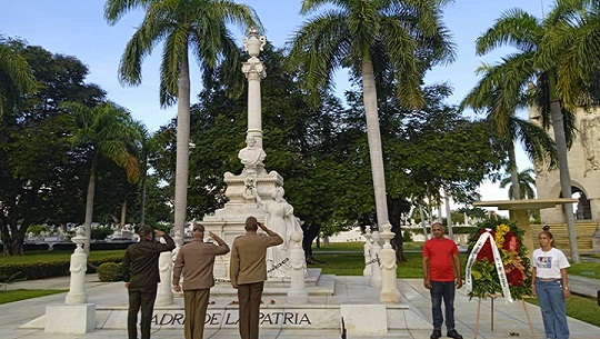 Ofrendas florales a Céspedes y Martí en Santiago de Cuba