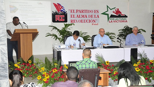 Presidente Díaz-Canel evalúa trabajo de provincia oriental de Cuba