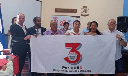 Abanderada delegación cienfueguera a conferencia nacional de Hotelería y Turismo