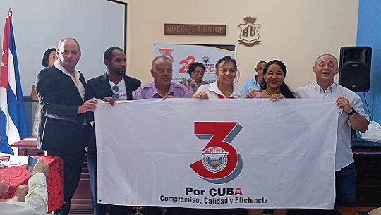 Abanderada delegación cienfueguera a conferencia nacional de Hotelería y Turismo