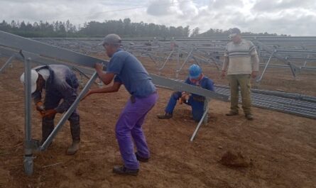 Avanzan-labores-constructivas-en-el-septimo-parque-solar-de-Cienfuegos