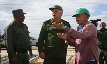 Díaz-Canel recorre Artemisa por tercera vez desde paso huracán Rafael