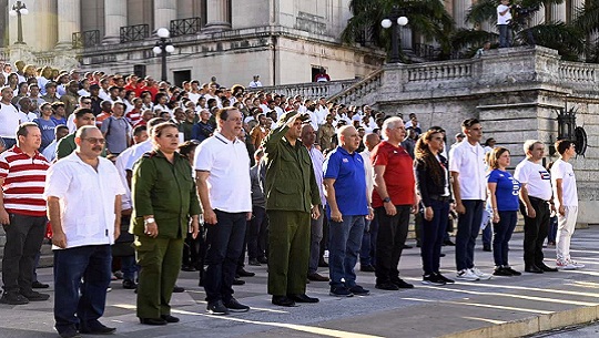 Presidente de Cuba marcha en homenaje a estudiantes fusilados