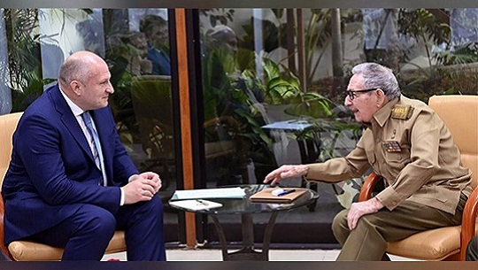 Raúl Castro recibió en Cuba a ministro ruso para Emergencias
