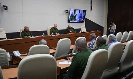 El presidente de Cuba, Miguel Díaz-Canel, indicó hoy limitar al máximo la movilidad de las personas en las calles ante el azote inminente del huracán Rafael, que debe impactar territorio cubano en horas de la tarde.