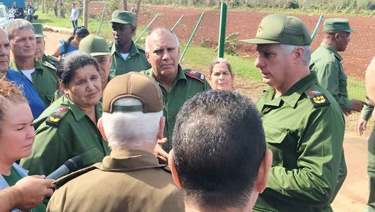 Presidente de Cuba chequea recuperación de zonas afectadas por Rafael