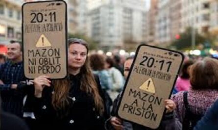 Manifestación en Valencia tras la crisis provocada por la DANA