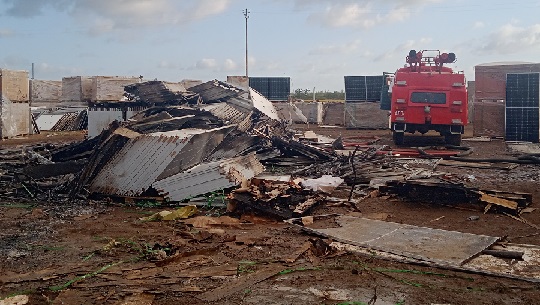 🎧 Extinguen incendio en el parque solar fotovoltaico de Alcalde mayor en Abreus