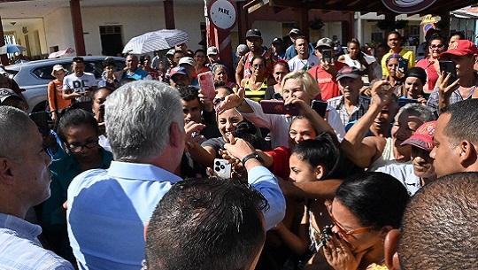 Visita presidente de Cuba entidades económicas de provincia oriental