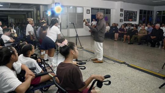 Presiden Raúl y Díaz-Canel acto de escuela Solidaridad con Panamá