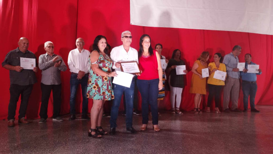 Reconocen por el día del Educador a docentes destacados en Cienfuegos