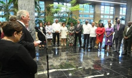 Díaz-Canel se reúne con embajadores de países de Caricom