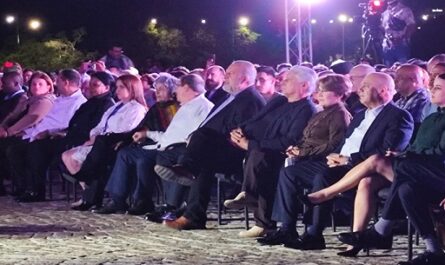 Asiste Díaz-Canel a gala cultural en conmemoración a José Martí