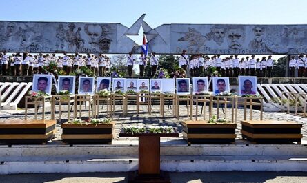 Cuba rinde homenaje a los 13 combatientes fallecidos en Holguín