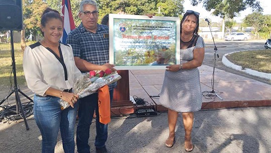 Reconocen a trabajadores de la industria alimentaria en Cienfuegos