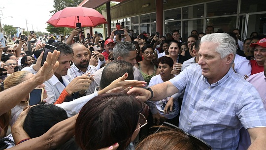 Presidente de Cuba visita centros económicos de provincia Camagüey