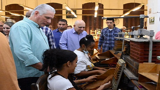 Presidente de Cuba visita centros económicos y sociales de La Habana