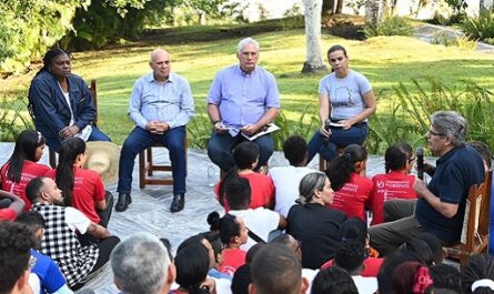Dialoga Díaz-Canel con jóvenes en oriente de Cuba
