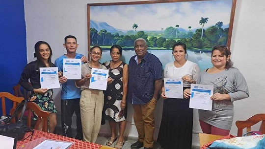 🎧 Capacitan profesores universitarios jóvenes en Cienfuegos sobre liderazgo