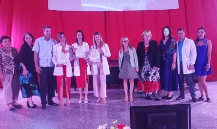Gradúa Universidad de Ciencias Médicas a nuevos especialistas