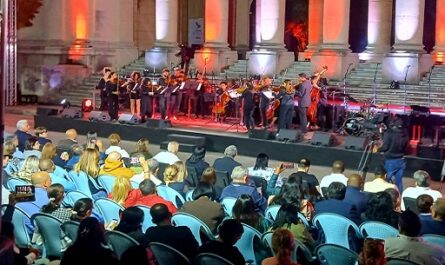 Presente presidente cubano en gala de clausura del Coloquio Patria