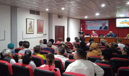 Debaten profesionales de la prensa en Cienfuegos sobre desafíos de la comunicación