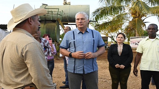 Presidente de Cuba visita centros económicos de Mayabeque