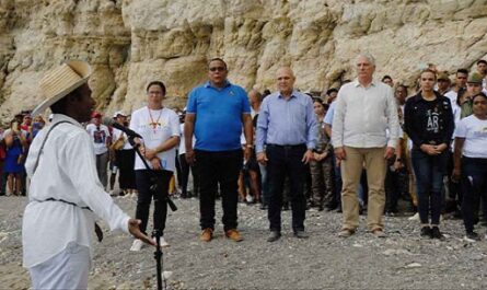 Presidente de Cuba encabeza conmemoración de efemérides patria