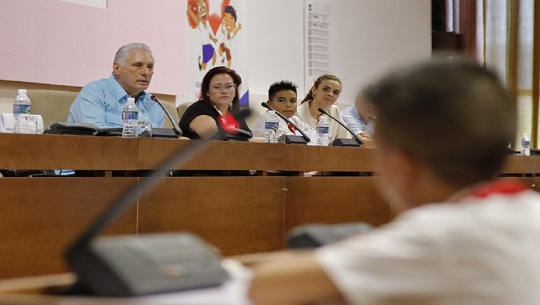 Asiste Díaz-Canel a la asamblea de los pioneros