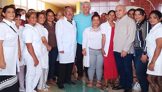 Recorre Díaz-Canel centros económicos y sociales en Granma
