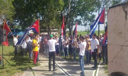 Continúa recorrido por provincias cubanas de la bandera Aniversario 65 de los CDR