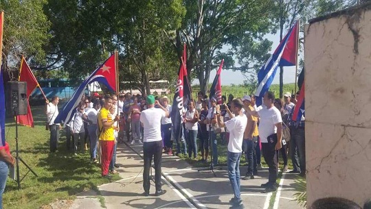 Continúa recorrido por provincias cubanas de la bandera Aniversario 65 de los CDR