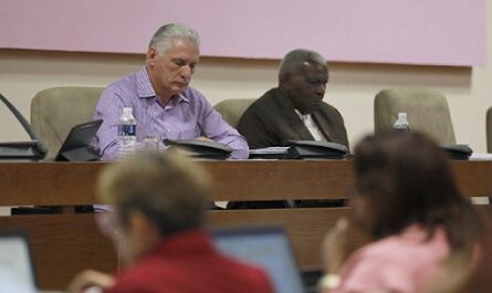 Asiste Presidente cubano a reunión de comisión parlamentaria