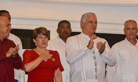 Asiste Díaz-Canel a gala para honrar los hechos del 26 de Julio