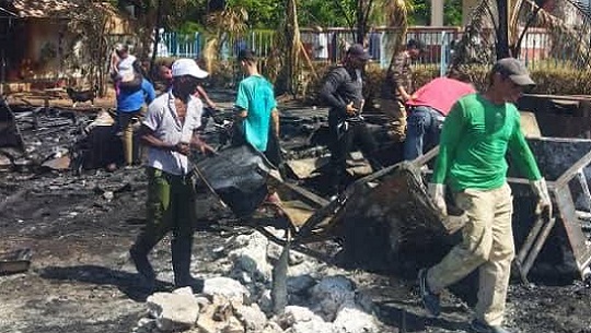 Ministro de Turismo agradece a trabajadores por rápida recuperación tras incendio en áreas del Delfinario