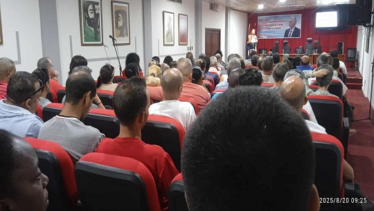 Destacan en Cienfuegos potencialidades de herramientas cubanas de Inteligencia Artificial
