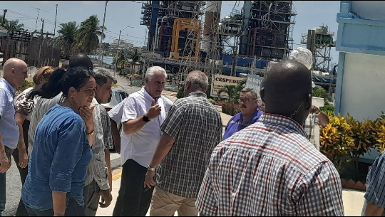 Chequea Díaz-Canel mantenimiento de unidad 4 de termoeléctrica de Cienfuegos