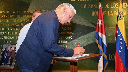 Firma Presidente cubano declaración solidaria con Venezuela