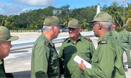 Llegó presidente de Cuba a Holguín, azotada por huracán Melissa