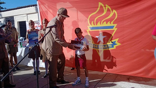 Recibió pionero cienfueguero premio del concurso Amigos de las FAR