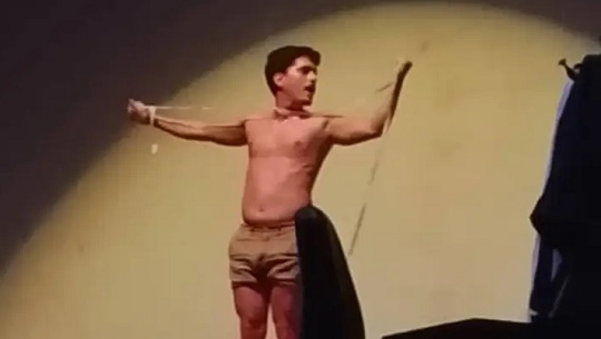 «Carlos», un viaje íntimo a la sombra del machismo