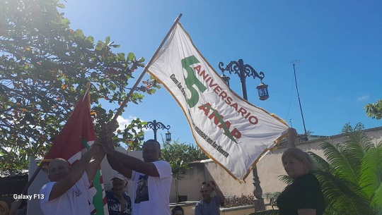 En tierra sureña bandera Aniversario 65 de la ANAP