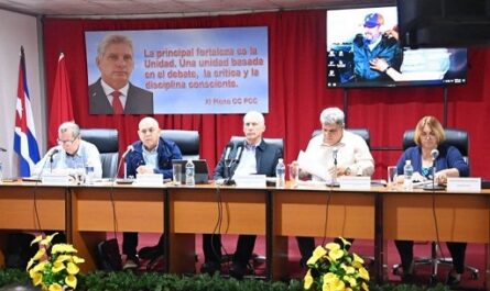 Preside Díaz-Canel Pleno Extraordinario del Comité Provincial del Partido en Cienfuegos