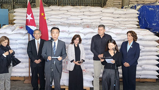 Recibe Cuba nuevo donativo de arroz de China