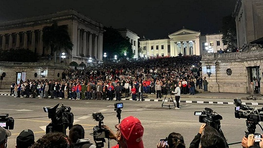 Presidente de Cuba encabeza tradicional Marcha de las Antorchas
