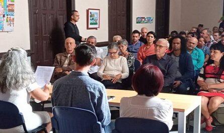 Presentan en Cuba libro sobre franceses en Cienfuegos