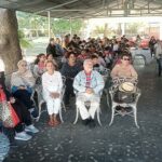 Un abrazo entre generaciones