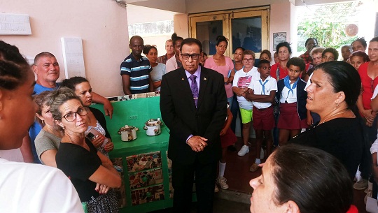Visita Embajador de Guyana escuela especial de Abreus