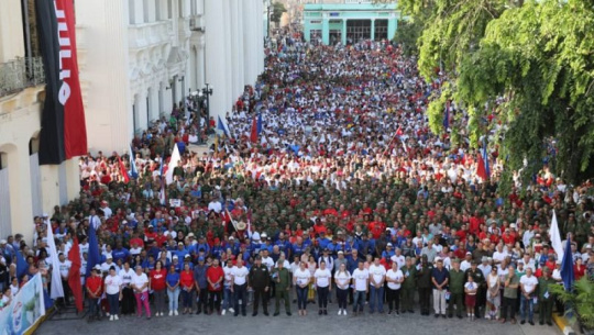 Más de 60 mil villaclareños reafirman desde el parque Vidal: “Raúl es Cuba”