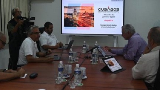 Presidente Díaz-Canel visita sede de la Plataforma Soberanía; 18 servicios digitales ya están en línea